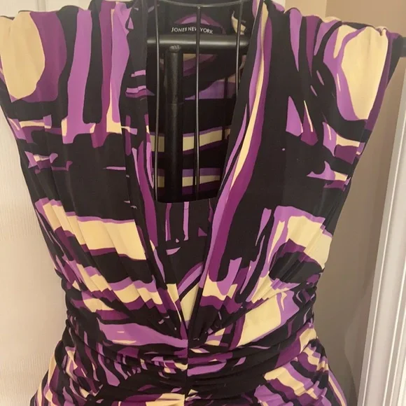 Cute Jones New York Ruched Front Size 6 Multi Color Purple Black Cream SLIMMING - Picture 2 of 11